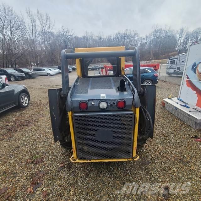 John Deere 320D Smykem řízené nakladače
