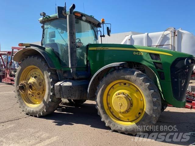 John Deere 8430 Traktory