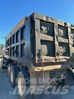 Mack CT713 Sklápěče