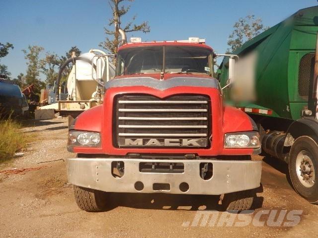 Mack GU713 Sklápěče
