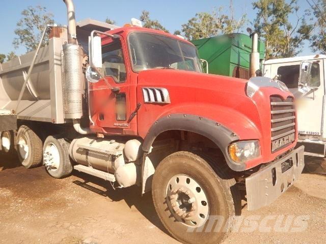 Mack GU713 Sklápěče