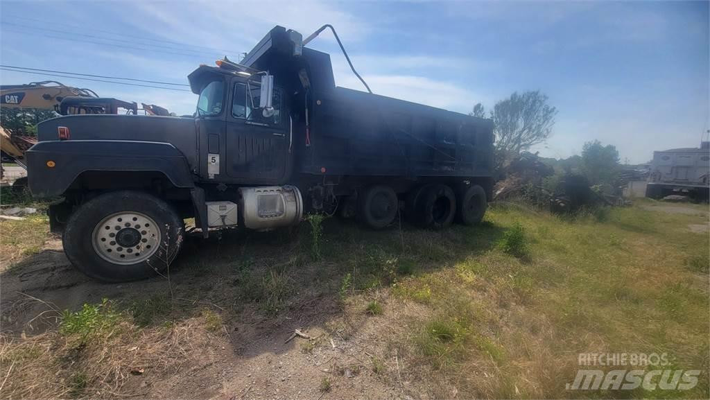Mack RD6885 Sklápěče
