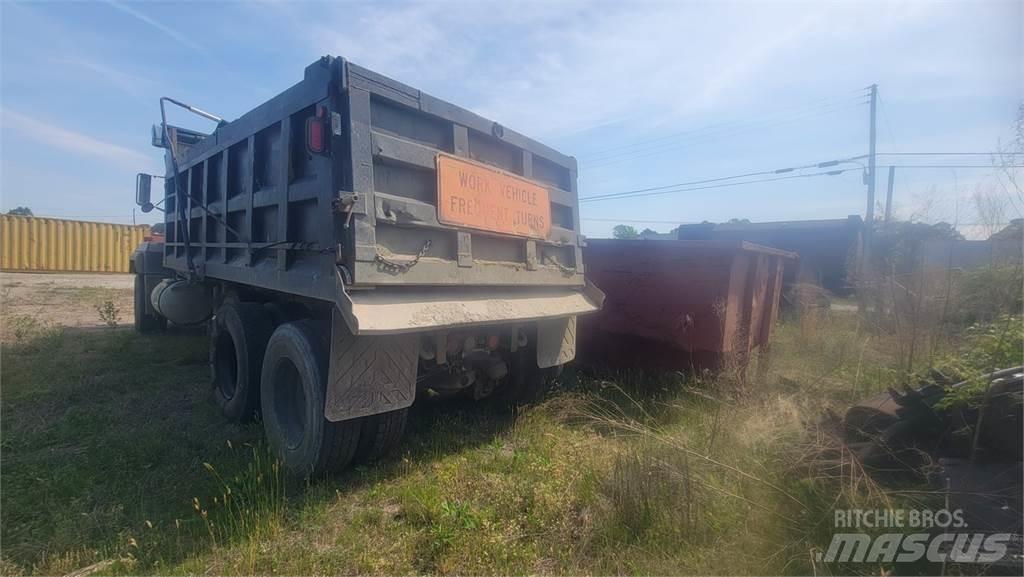 Mack RD6885 Sklápěče