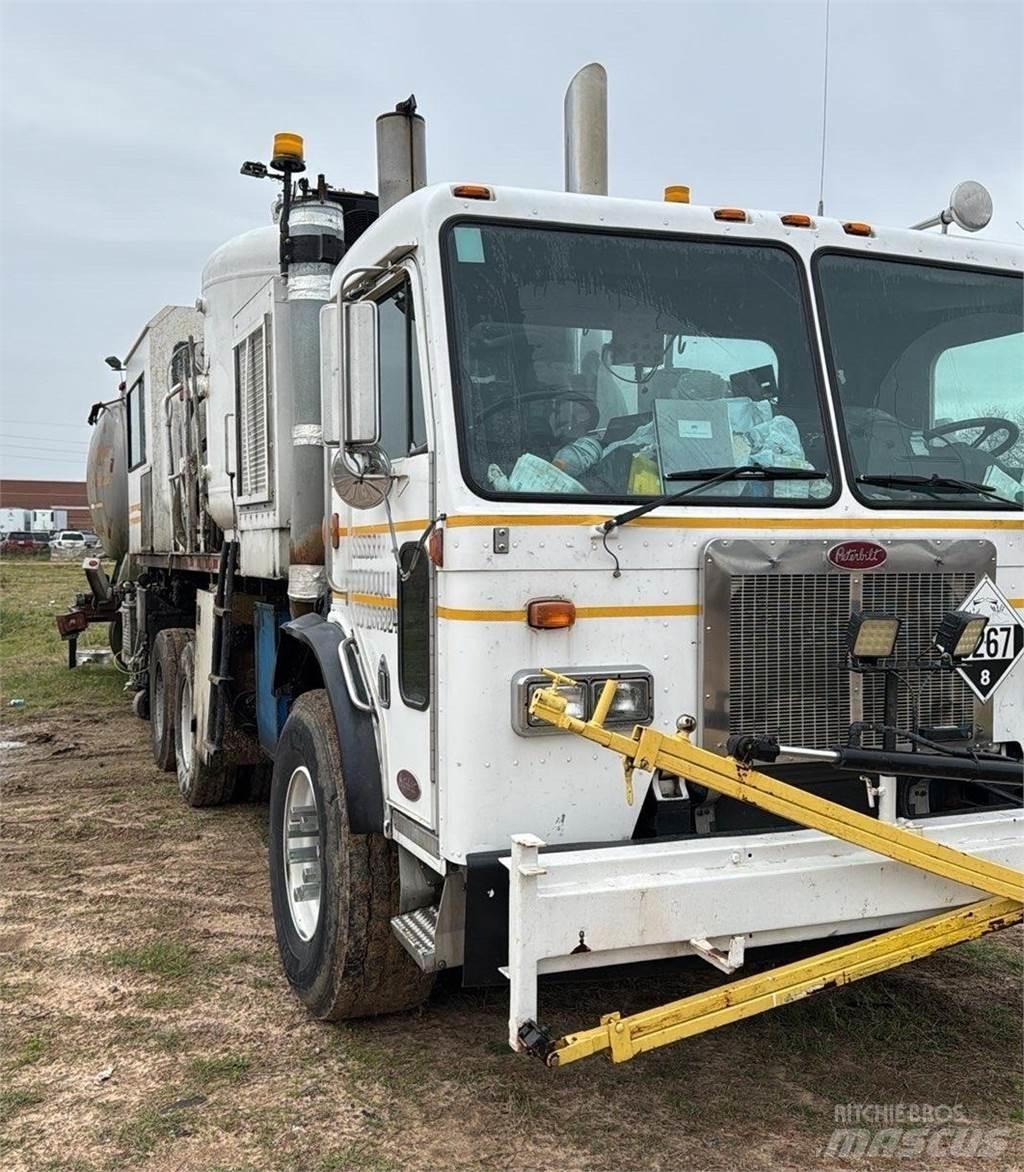 Peterbilt 320 Další