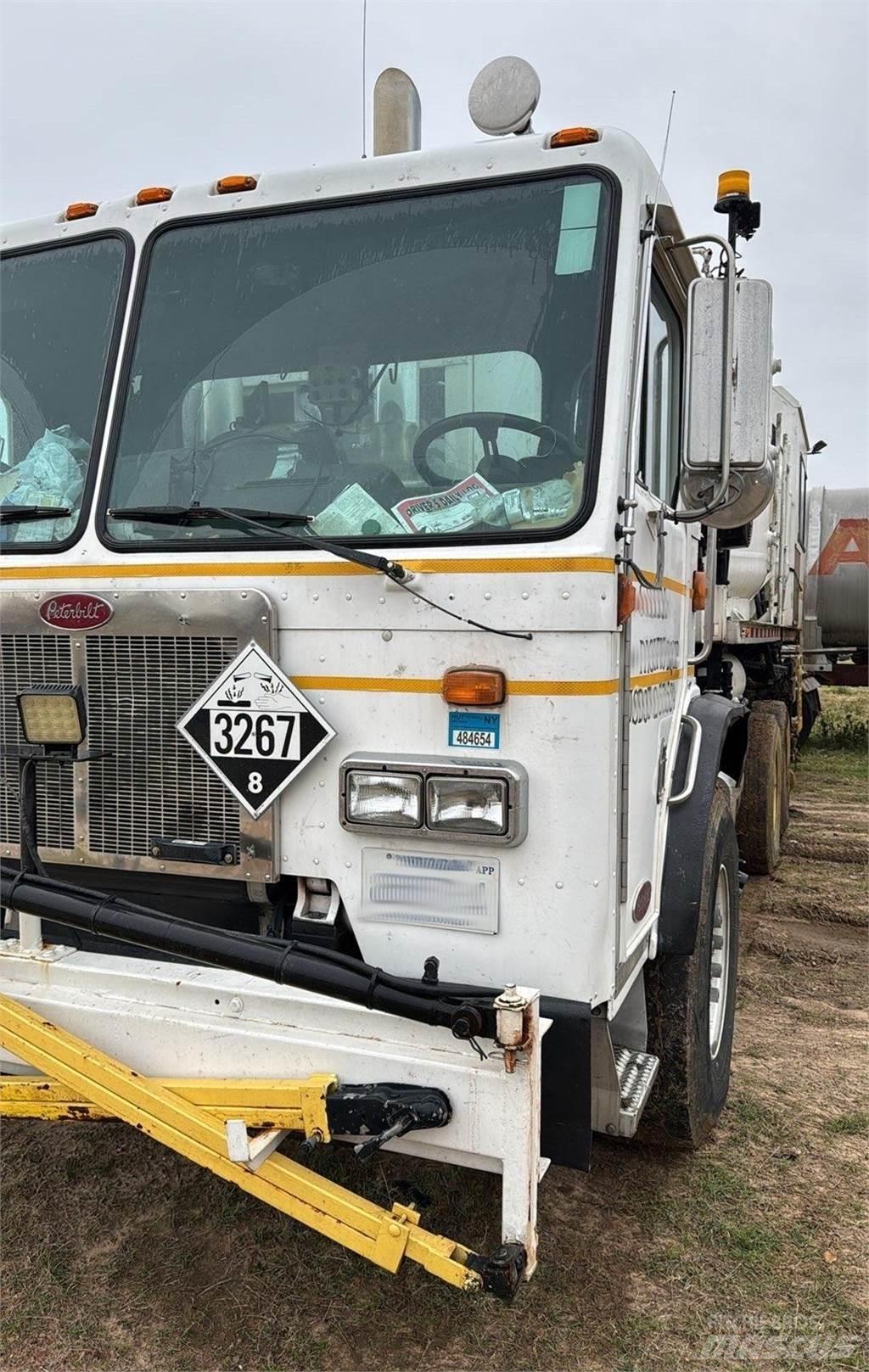 Peterbilt 320 Další