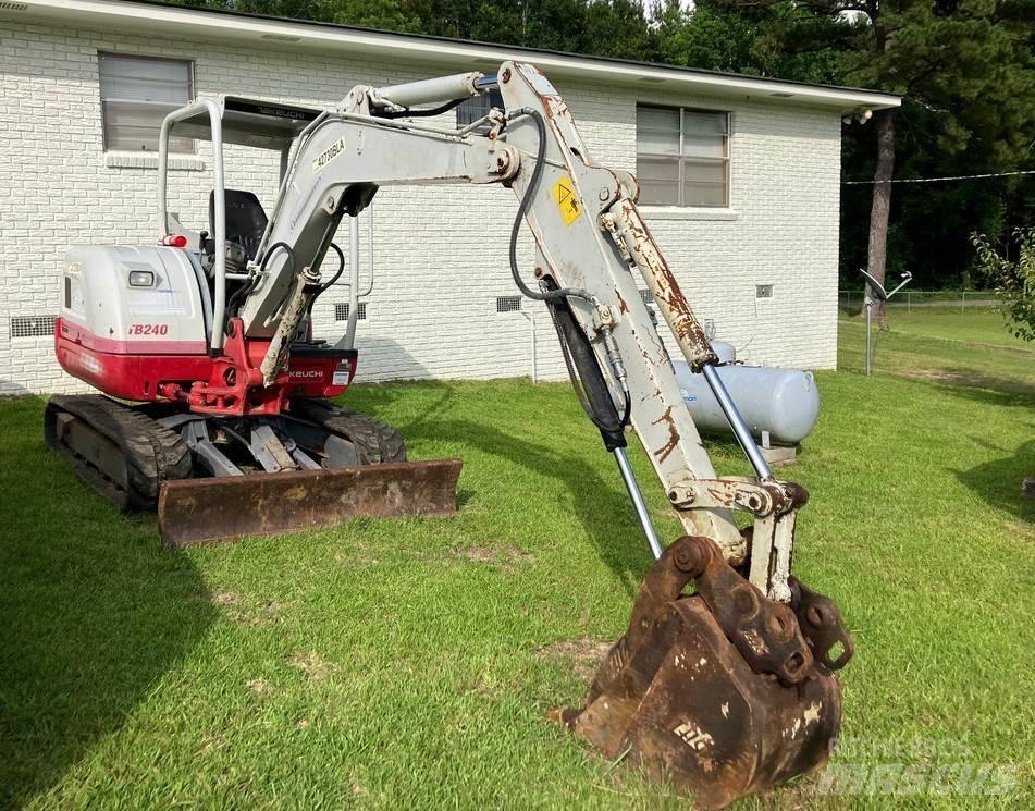 Takeuchi TB240 Midi rýpadla 7t - 12t