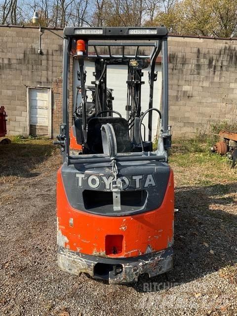 Toyota 8FGCU18 Manipulace s materiálem – ostatní