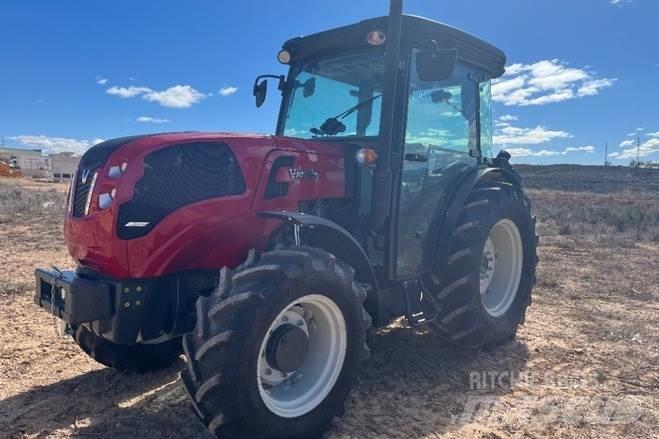 Valtra F105S Traktory