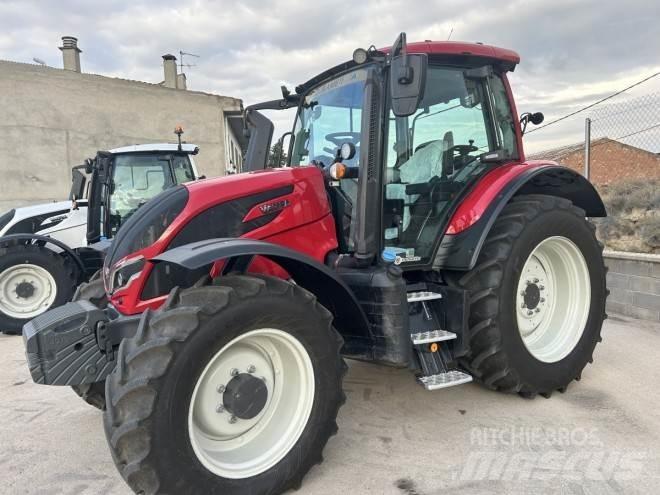 Valtra N135A Traktory