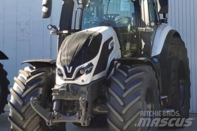 Valtra Q305 Traktory