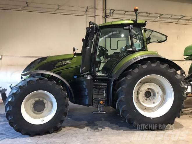 Valtra T235D Traktory