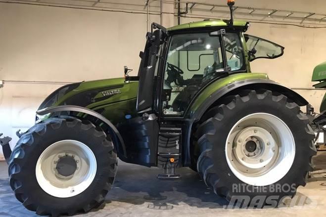 Valtra T235D Traktory