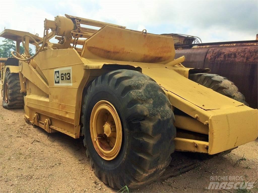 CAT 613 Skrejpry