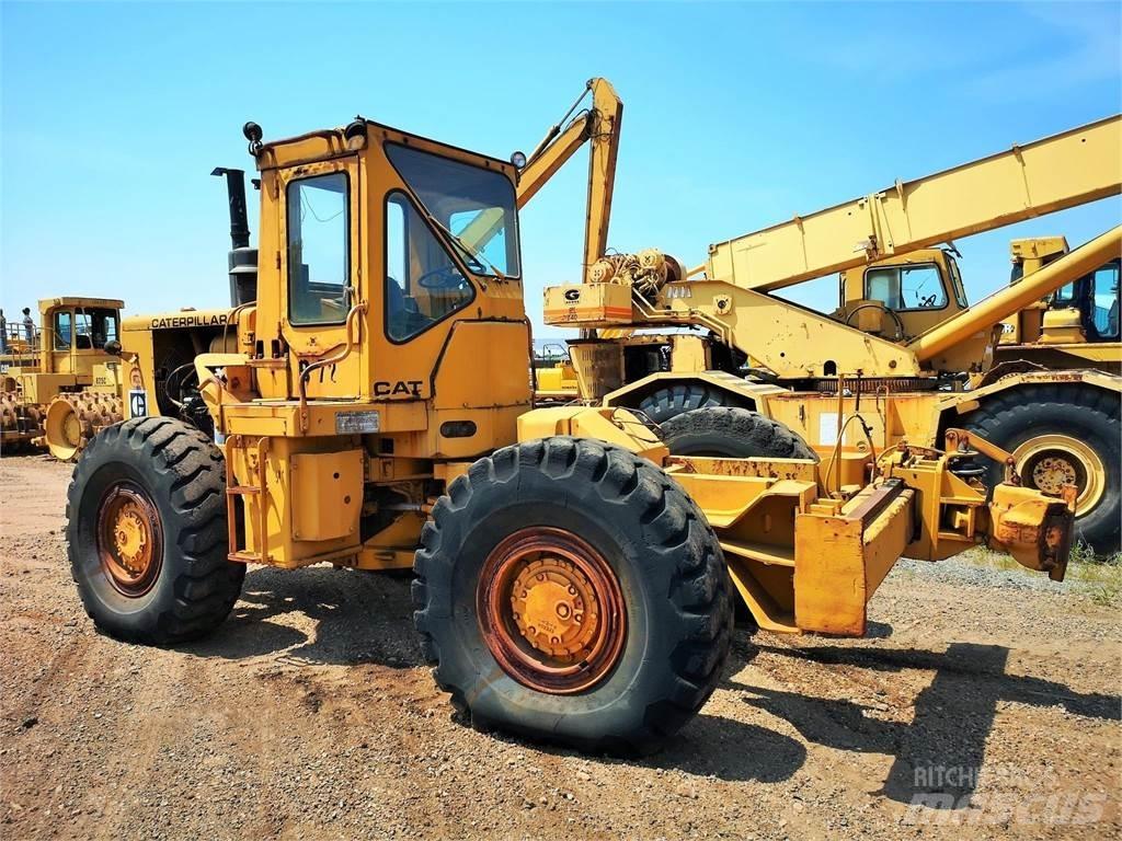 CAT 814 Kolové nakladače