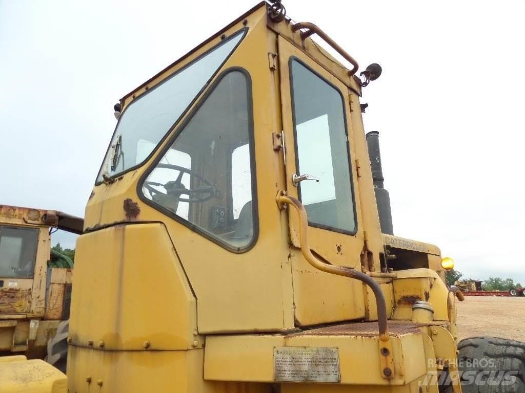 CAT 814 Kolové nakladače
