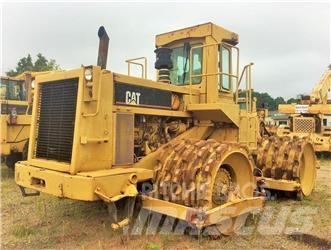 CAT 825C Půdní kompaktory