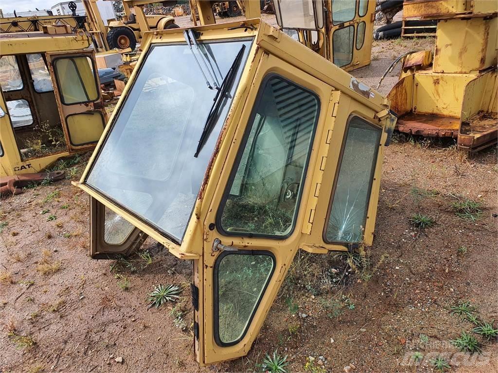 CAT 973 Kabiny a interiér