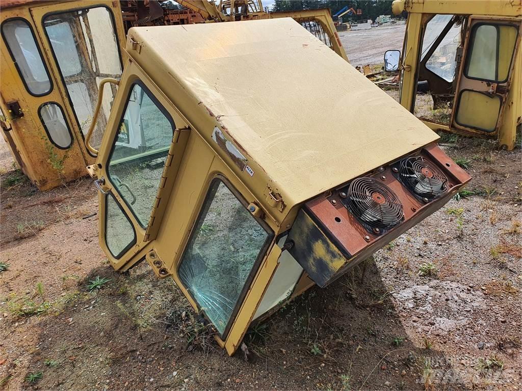 CAT 973 Kabiny a interiér