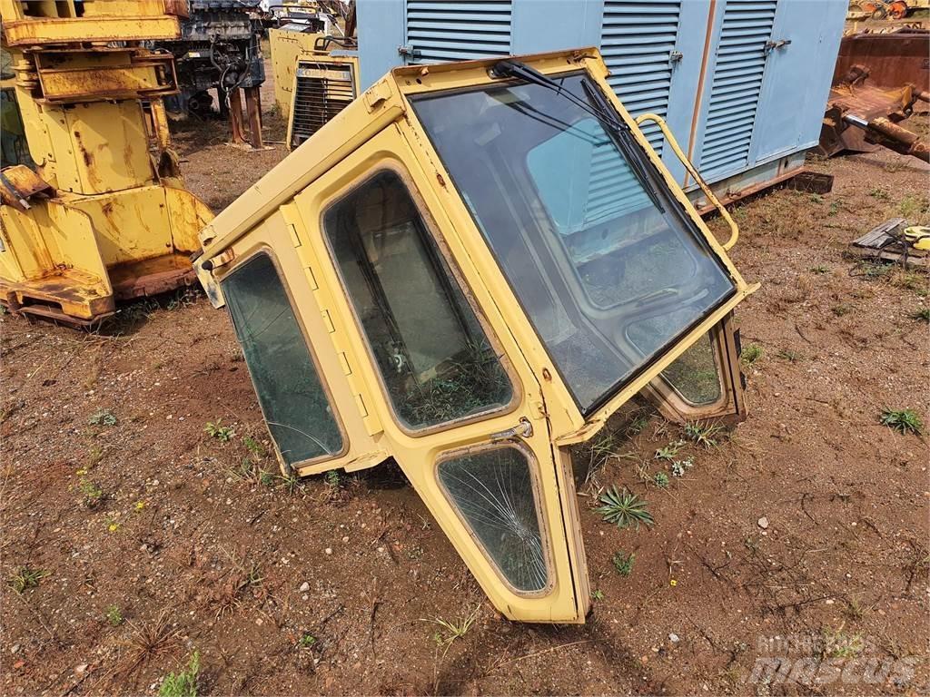 CAT 973 Kabiny a interiér