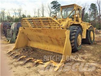 CAT 988 Kolové nakladače