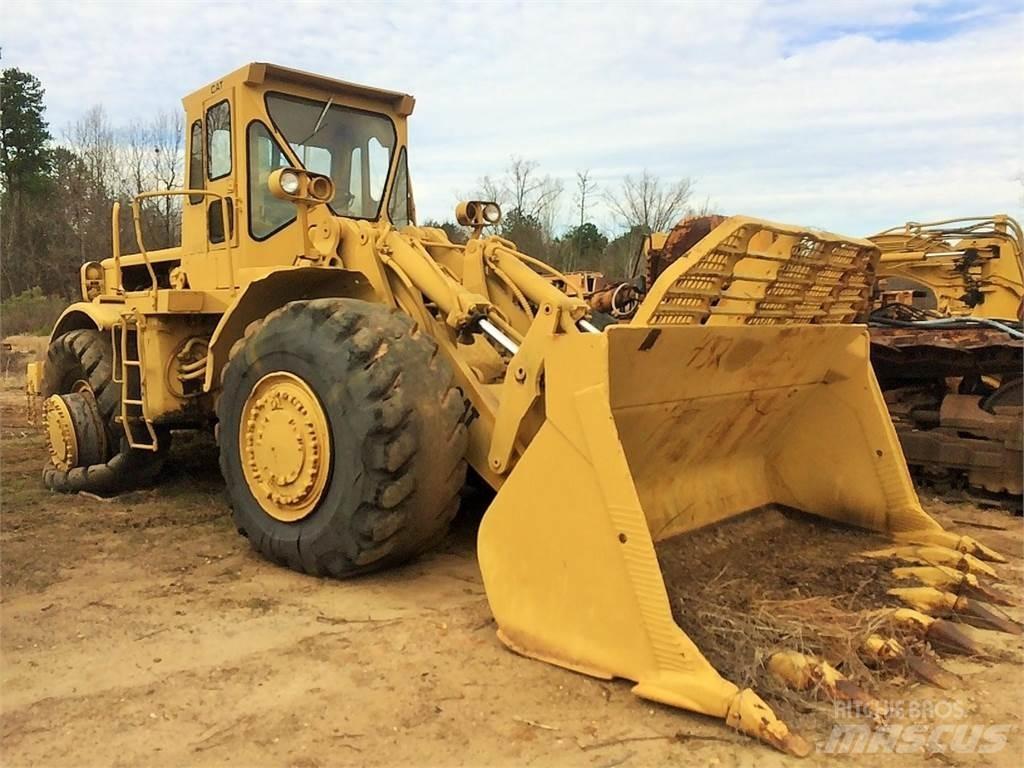 CAT 988 Kolové nakladače