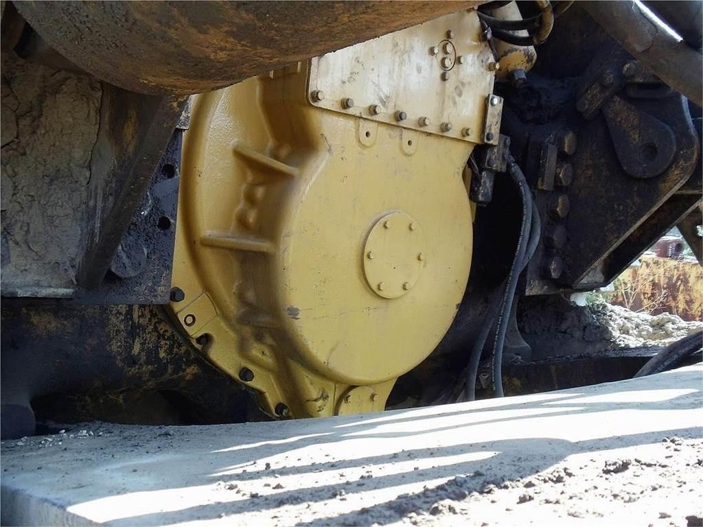 CAT D10N Pásové dozery