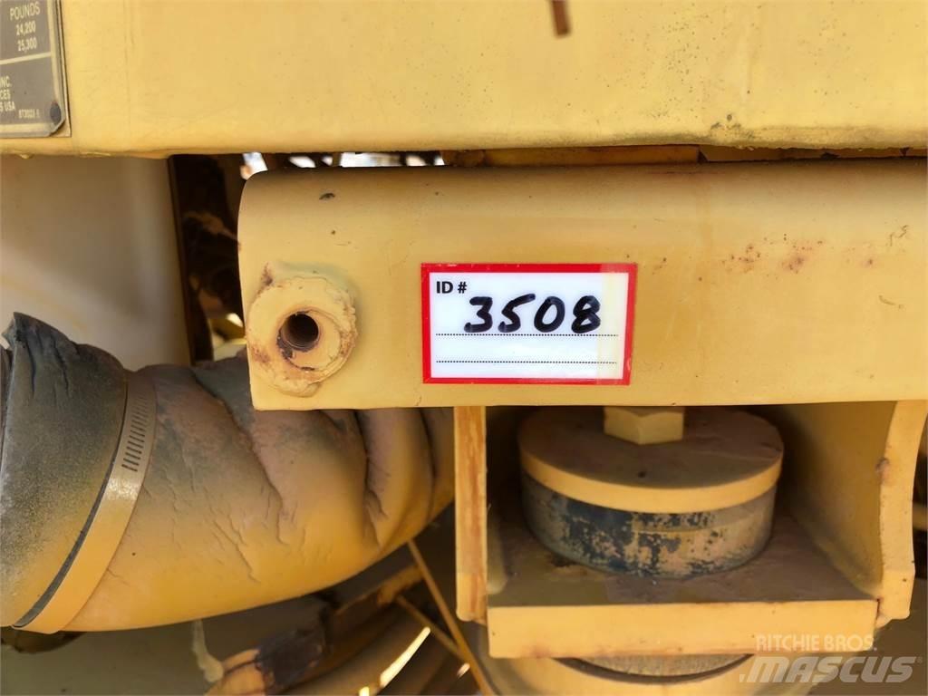 CAT IT18B Kolové nakladače