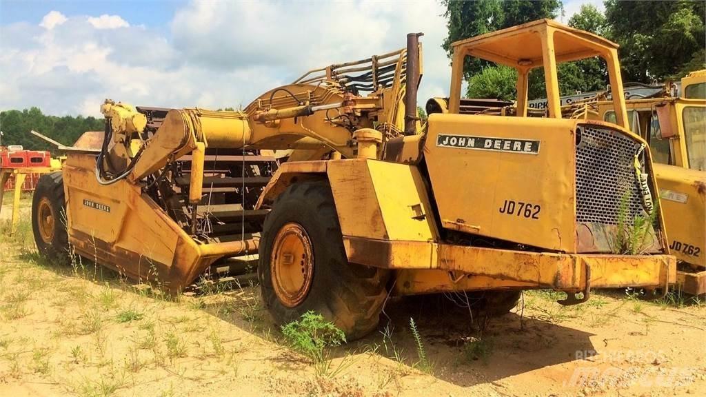 John Deere 762 Skrejpry
