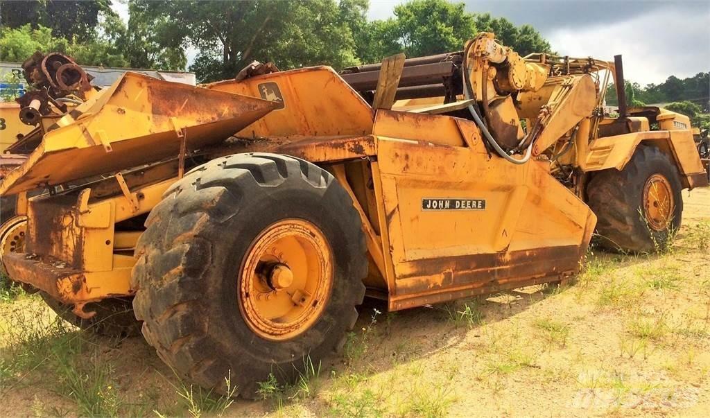 John Deere 762 Skrejpry