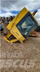 Komatsu WA1200 Kabiny a interiér