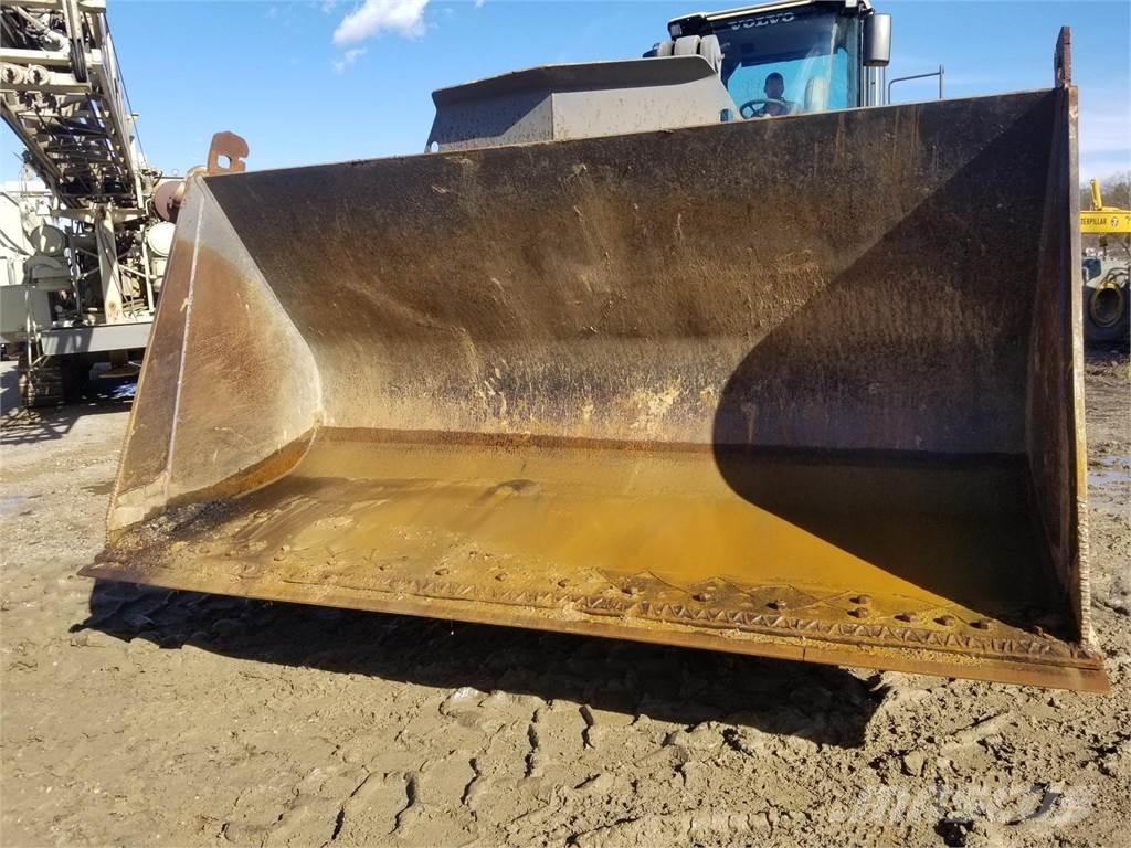 Volvo L180F Kolové nakladače