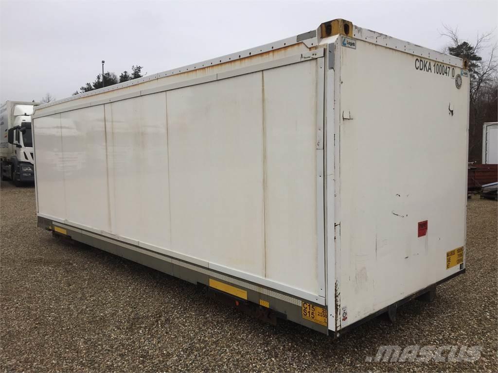  7450 mm med rulleport Skříňové návěsy