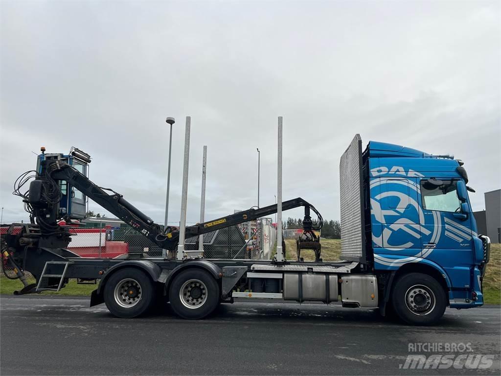 DAF XF530 FAT 6x4 Vozy na přepravu kmenů