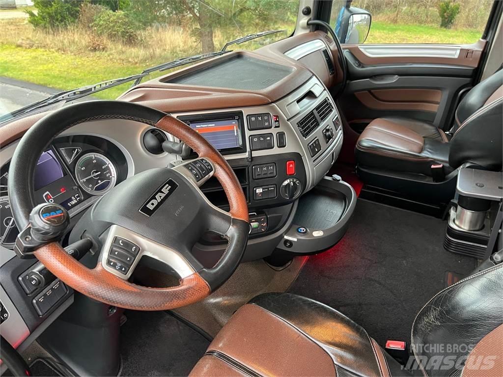 DAF XF530 FAT 6x4 Vozy na přepravu kmenů