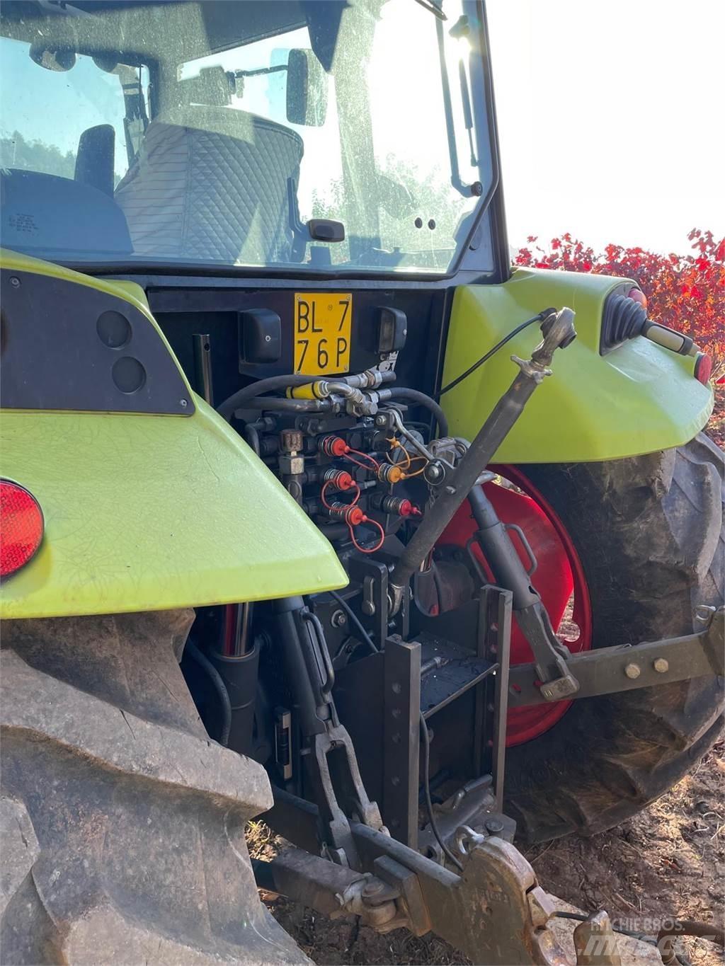 CLAAS AXOS 340 Traktory