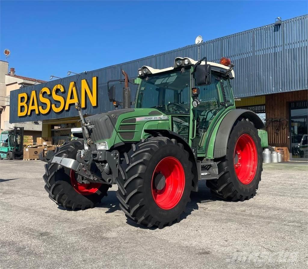 Fendt 211 VARIO Traktory