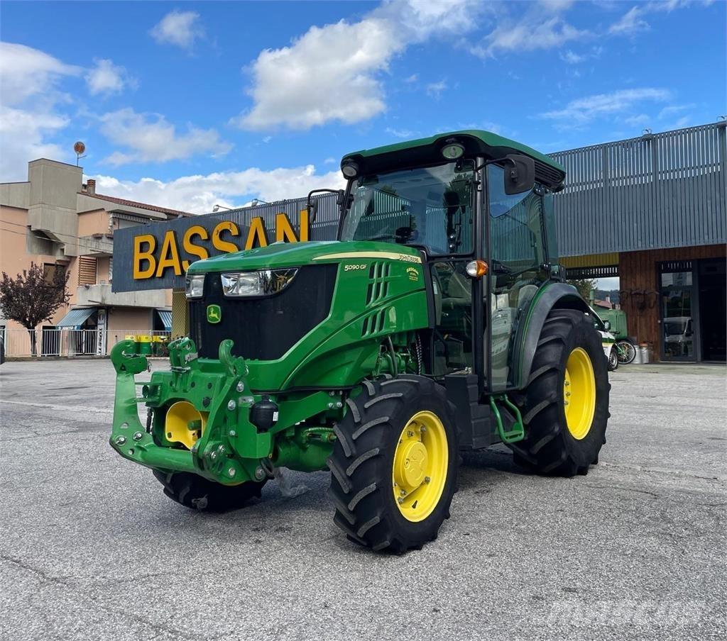 John Deere 5090 GF Traktory