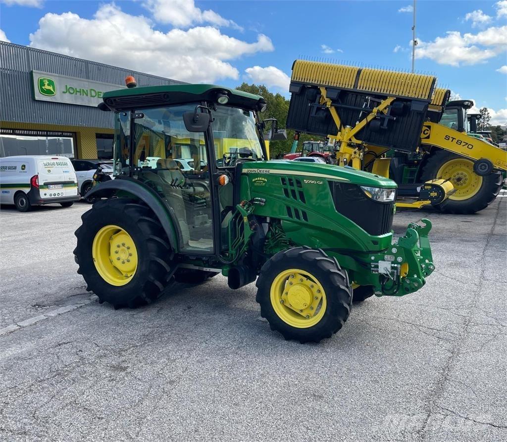 John Deere 5090 GF Traktory