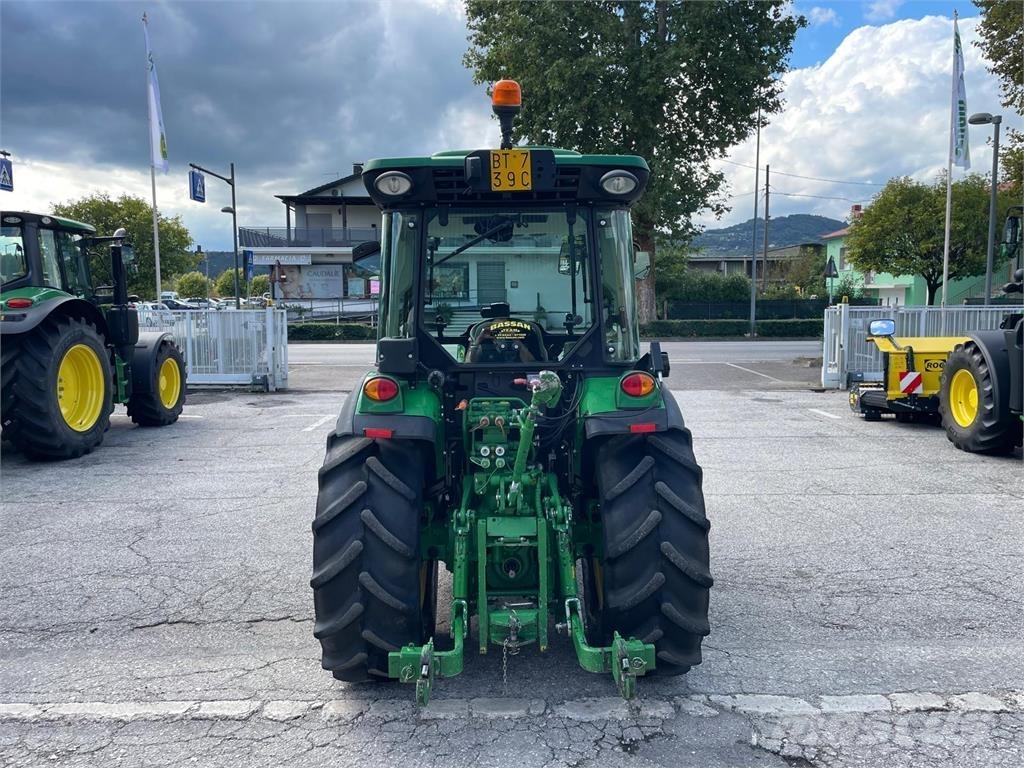 John Deere 5090 GF Traktory