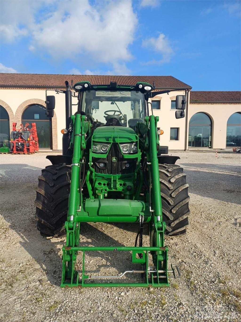 John Deere 6110 R Traktory