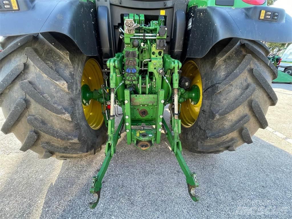 John Deere 6130 R Traktory