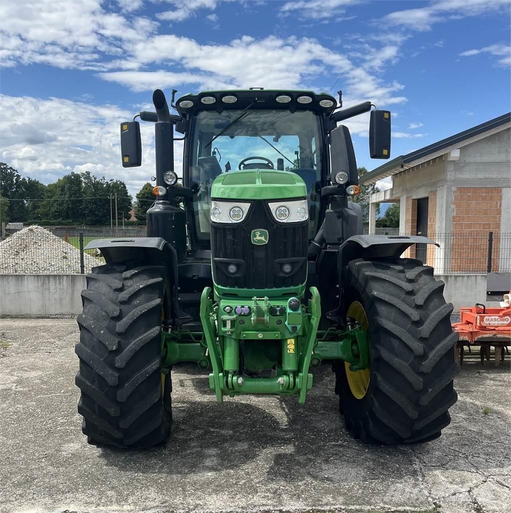 John Deere 6230 R Traktory