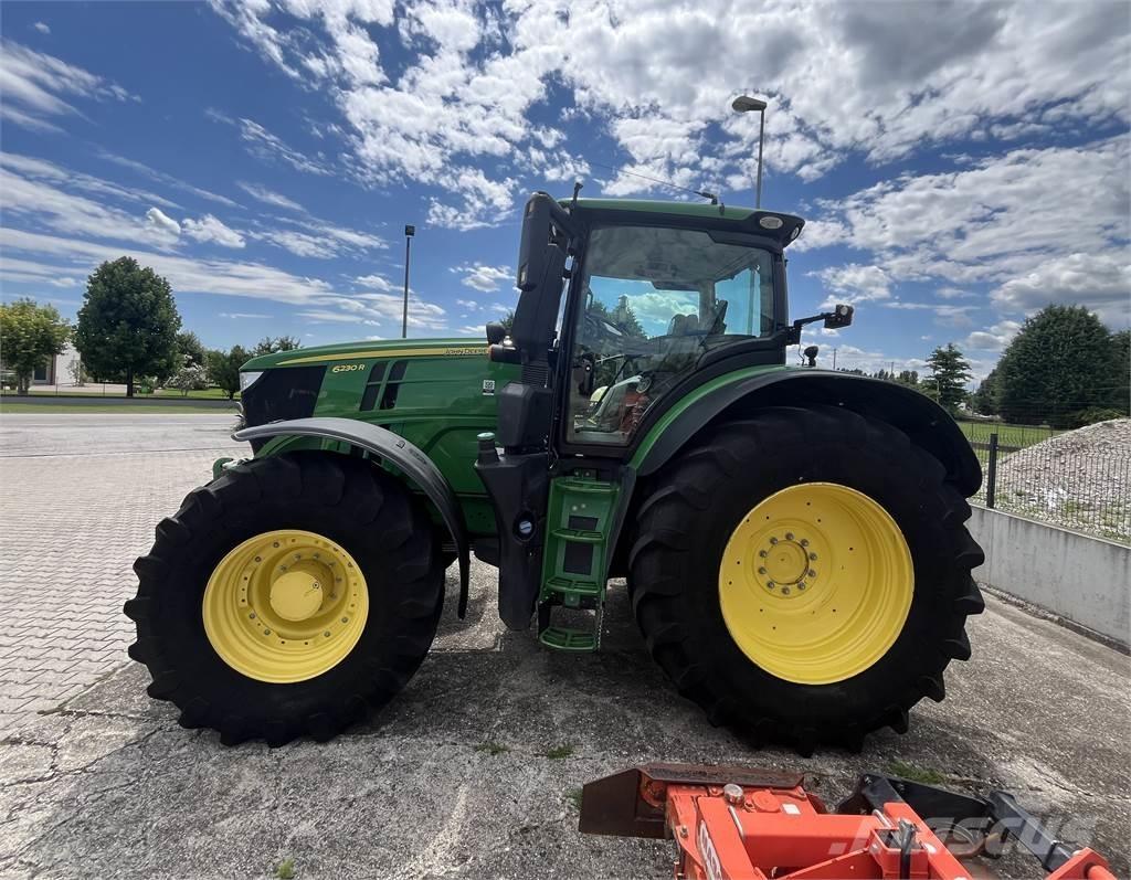 John Deere 6230 R Traktory