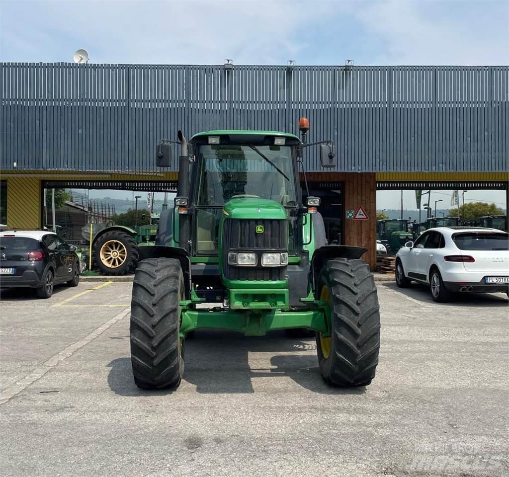 John Deere 6520 SE Traktory