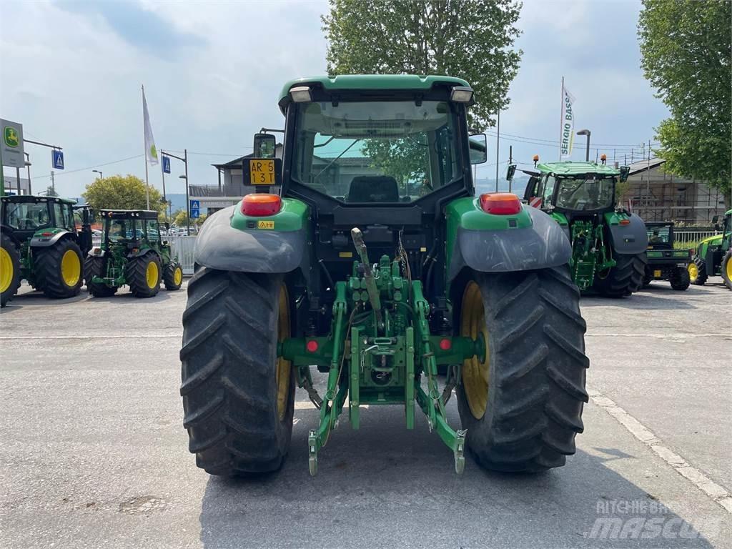 John Deere 6520 SE Traktory