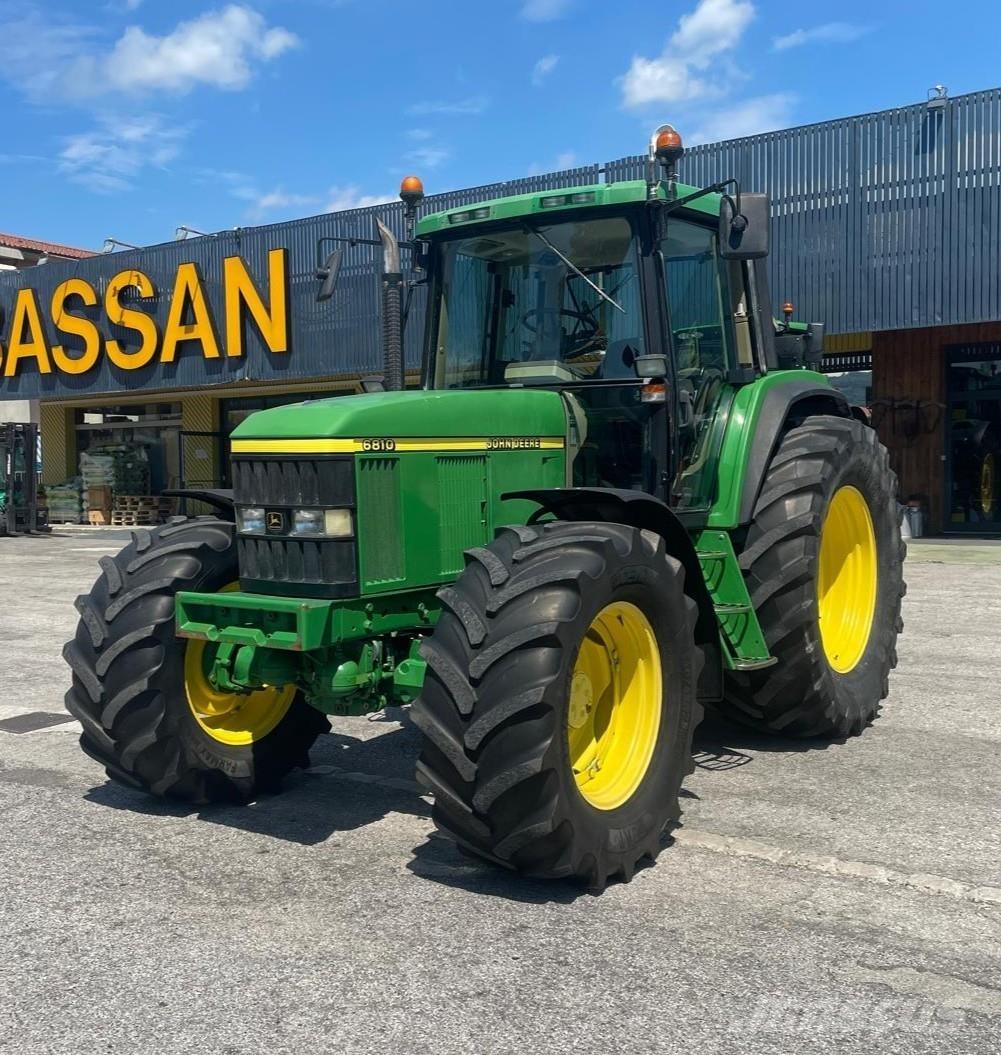 John Deere 6810 Traktory