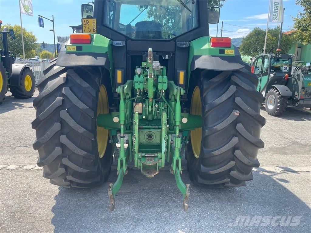 John Deere 6810 Traktory