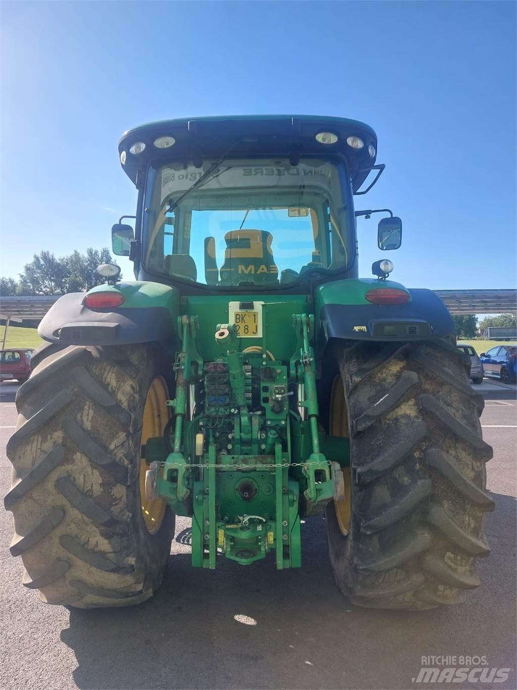 John Deere 7230 R Traktory
