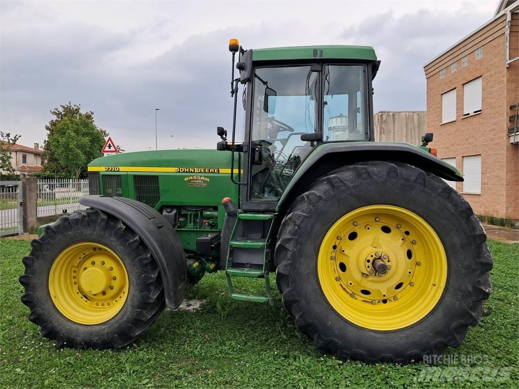 John Deere 7710 Traktory