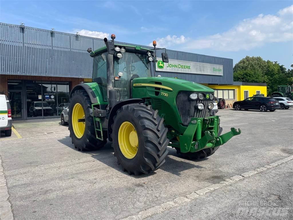 John Deere 7730 Traktory